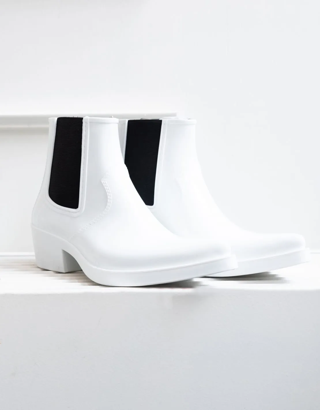 Vegan patent leather with elastic ankle boots