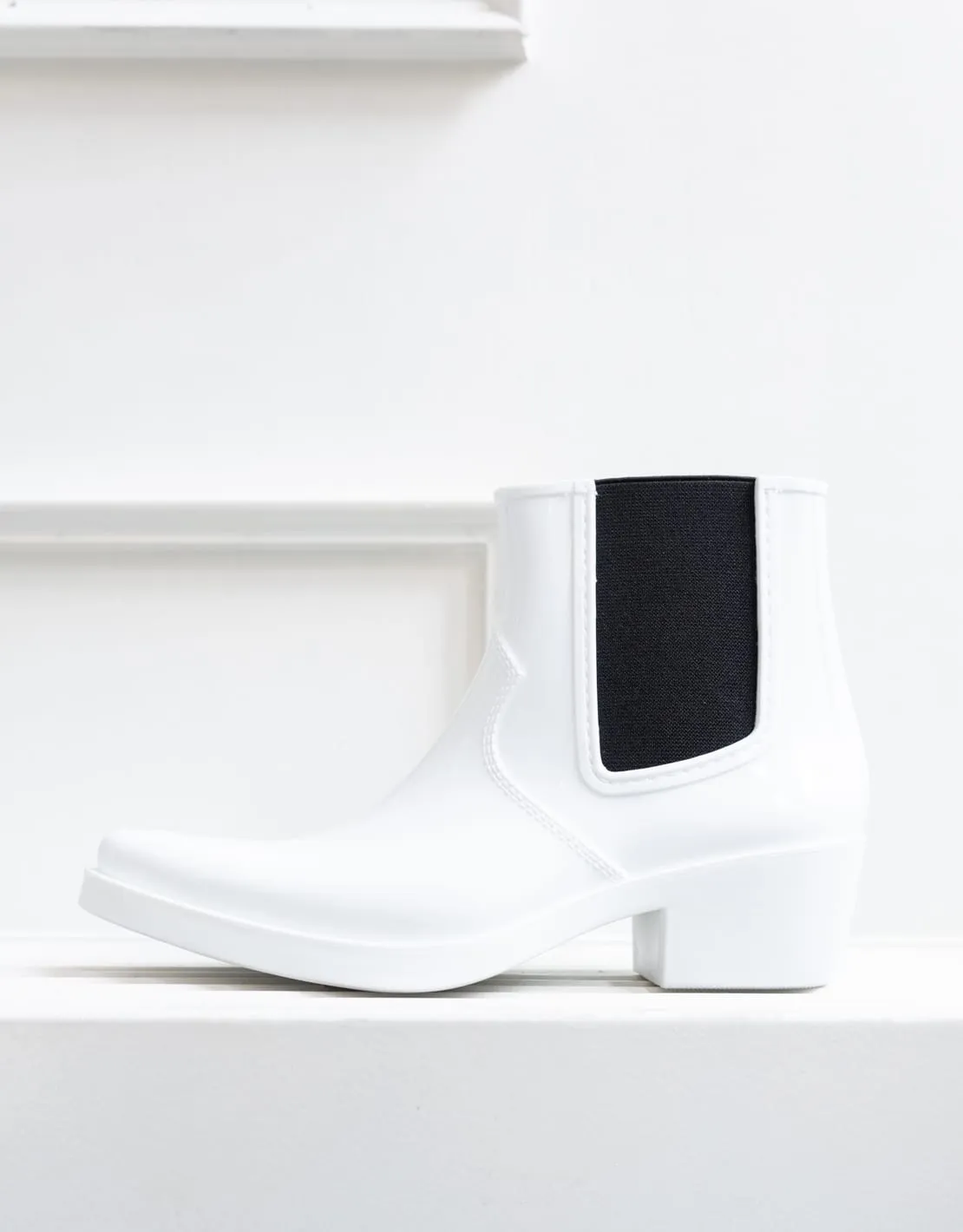 Vegan patent leather with elastic ankle boots